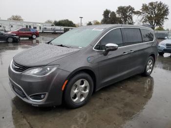  Salvage Chrysler Pacifica