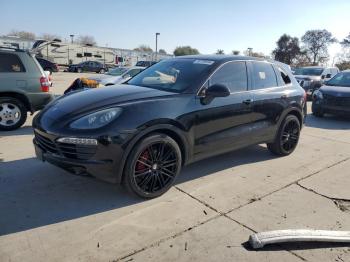  Salvage Porsche Cayenne