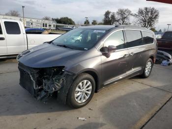  Salvage Chrysler Pacifica