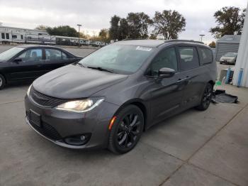  Salvage Chrysler Pacifica