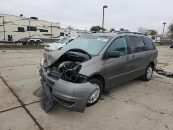  Salvage Toyota Sienna