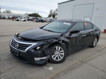  Salvage Nissan Altima