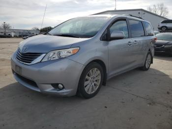  Salvage Toyota Sienna