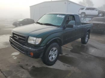  Salvage Toyota Tacoma