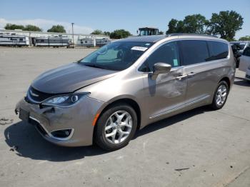  Salvage Chrysler Pacifica