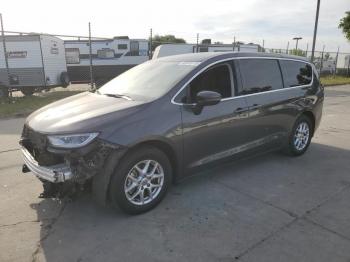  Salvage Chrysler Pacifica