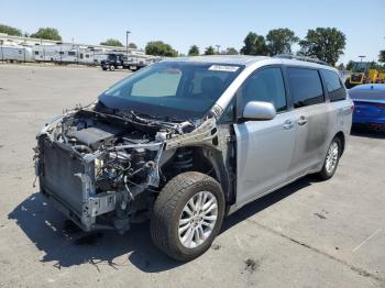  Salvage Toyota Sienna