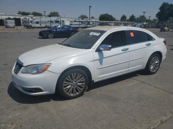  Salvage Chrysler 200