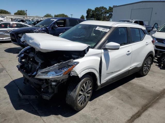  Salvage Nissan Kicks