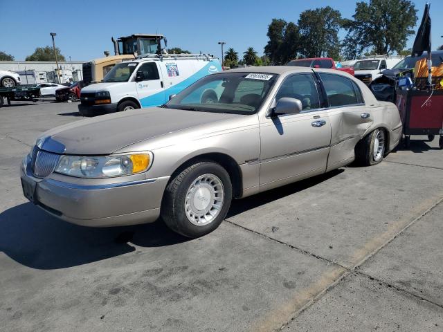  Salvage Lincoln Towncar