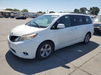  Salvage Toyota Sienna