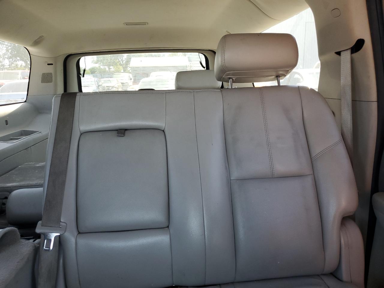 Chevrolet Suburban K1500 Image 4