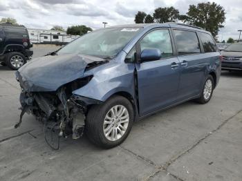  Salvage Toyota Sienna