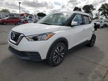  Salvage Nissan Kicks