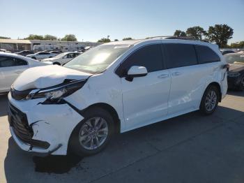  Salvage Toyota Sienna