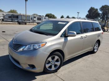  Salvage Toyota Sienna