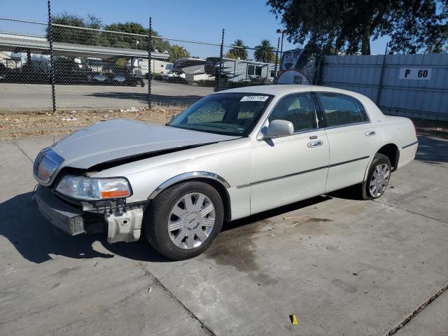  Salvage Lincoln Towncar