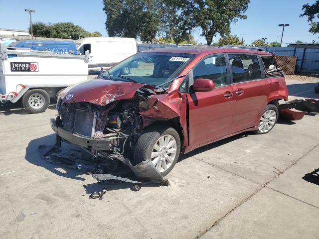  Salvage Toyota Sienna