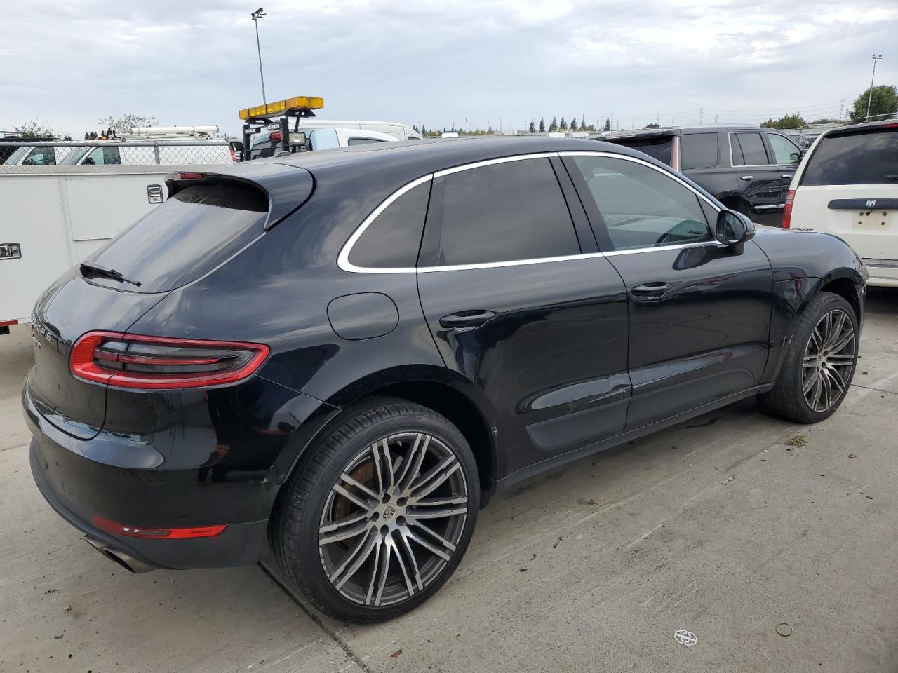 Porsche Macan S Image 6