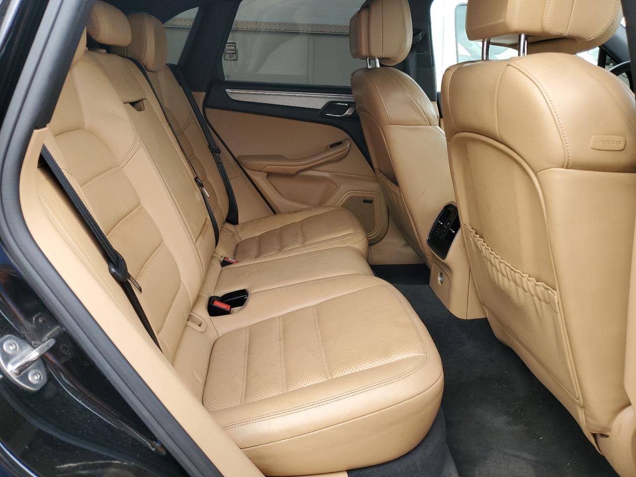 Porsche Macan S Image 10