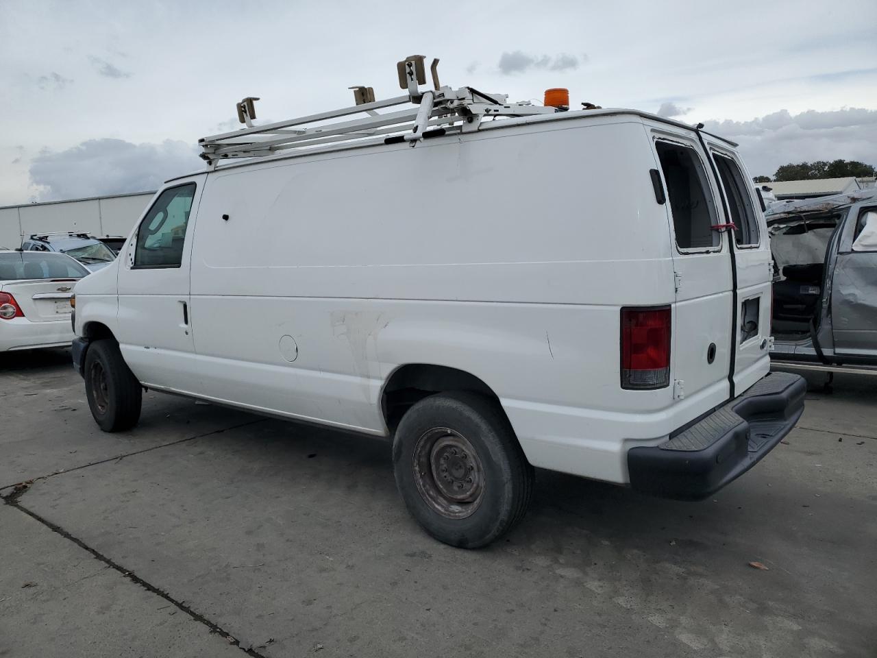 Ford Econoline E250 Van Image 12