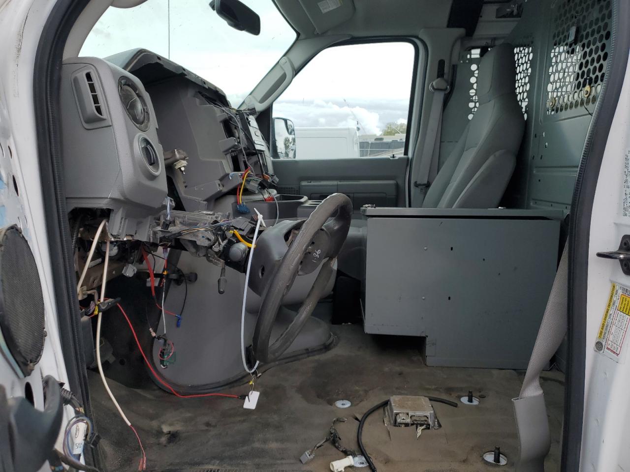 Ford Econoline E250 Van Image 13