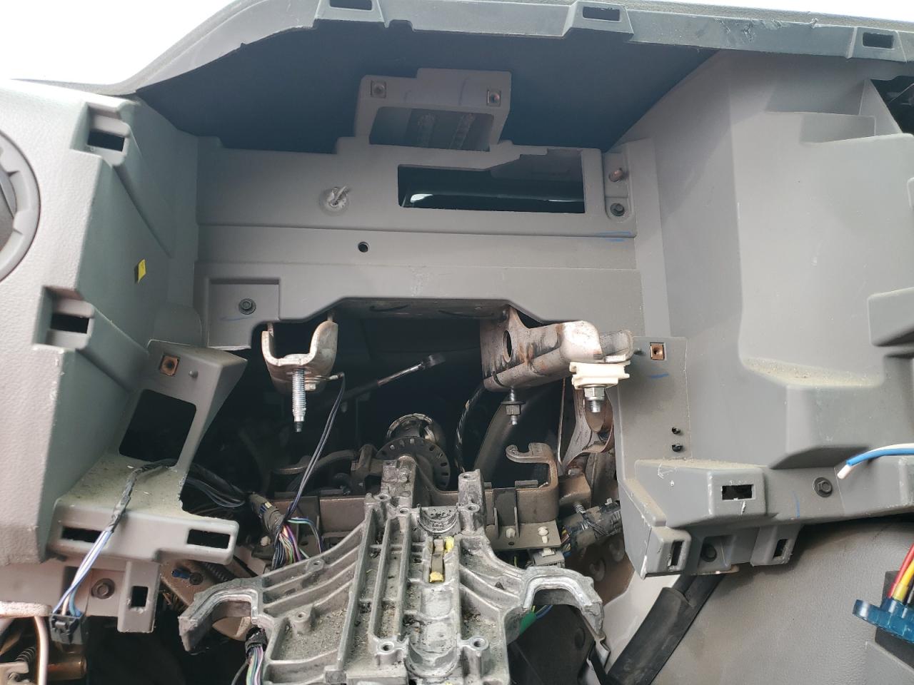 Ford Econoline E250 Van Image 14