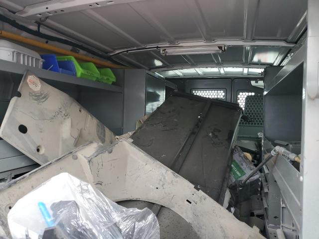 Ford Econoline E250 Van Image 5