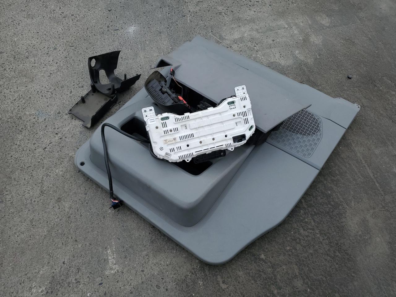 Ford Econoline E250 Van Image 6