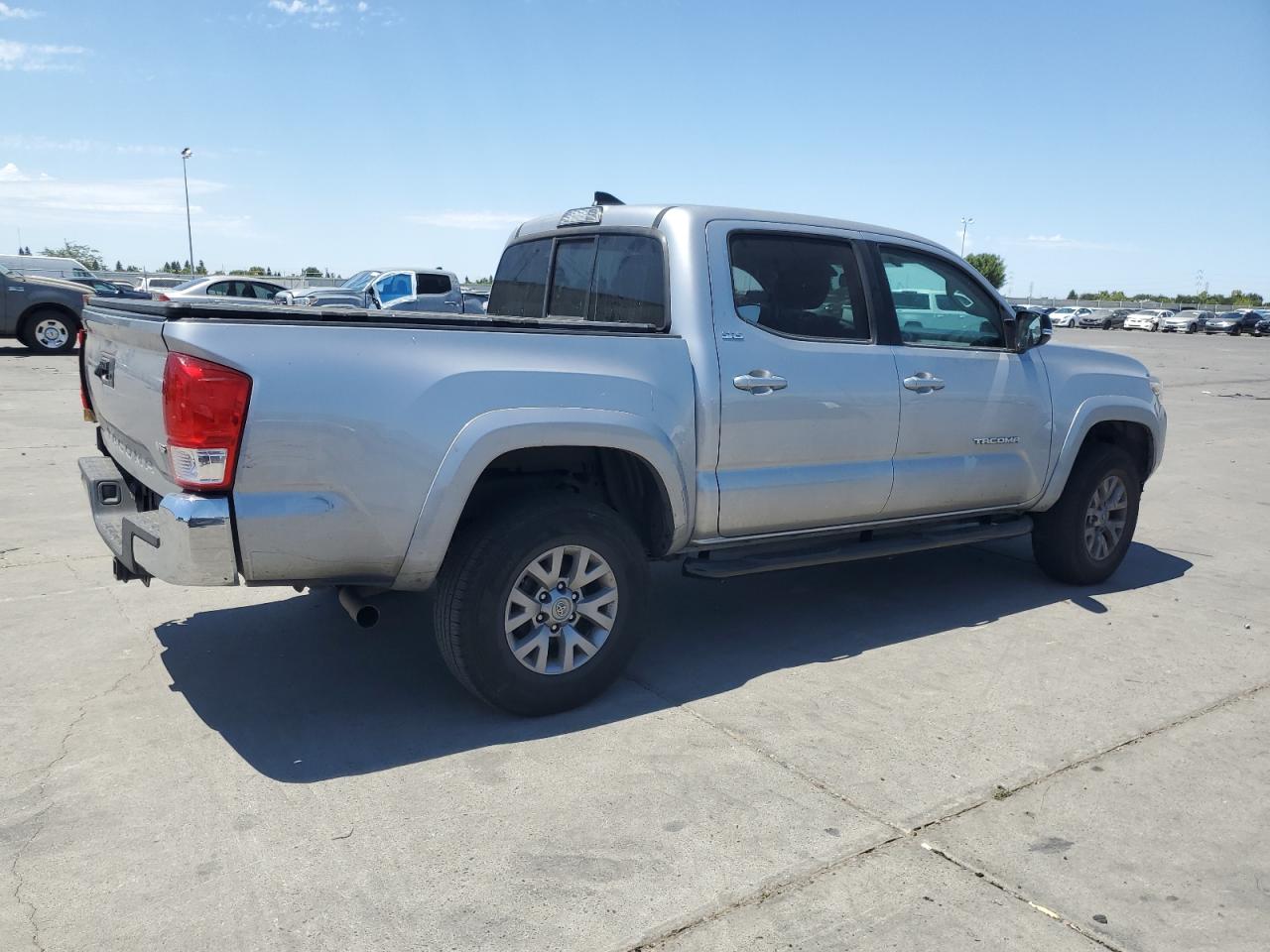 Toyota Tacoma Double Cab Image 4