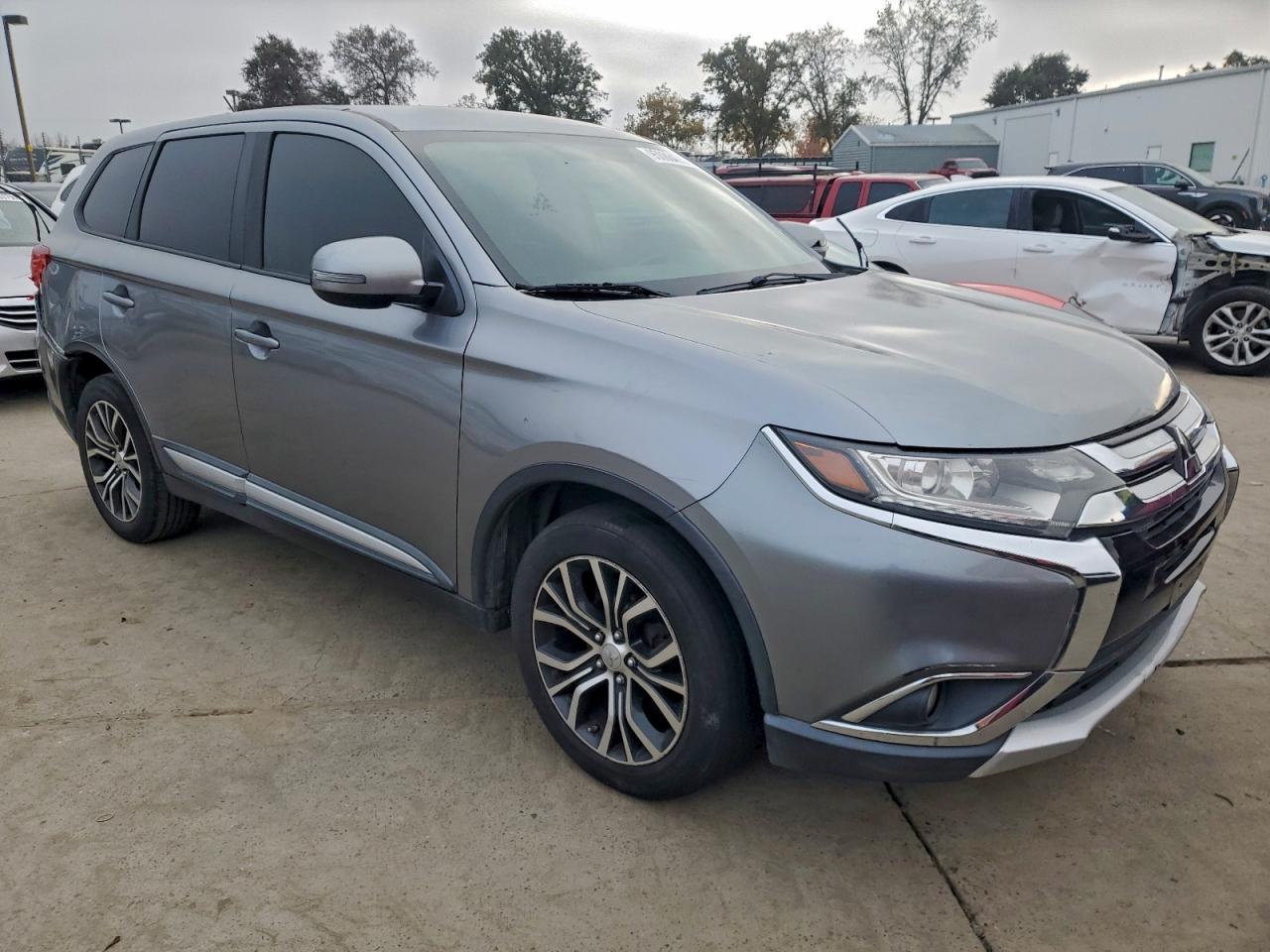 Mitsubishi Outlander Se Image 2