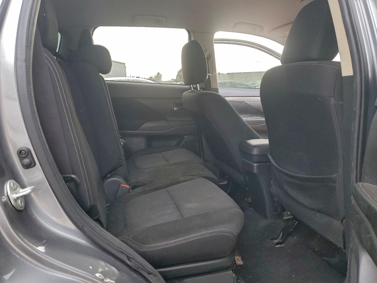 Mitsubishi Outlander Se Image 13