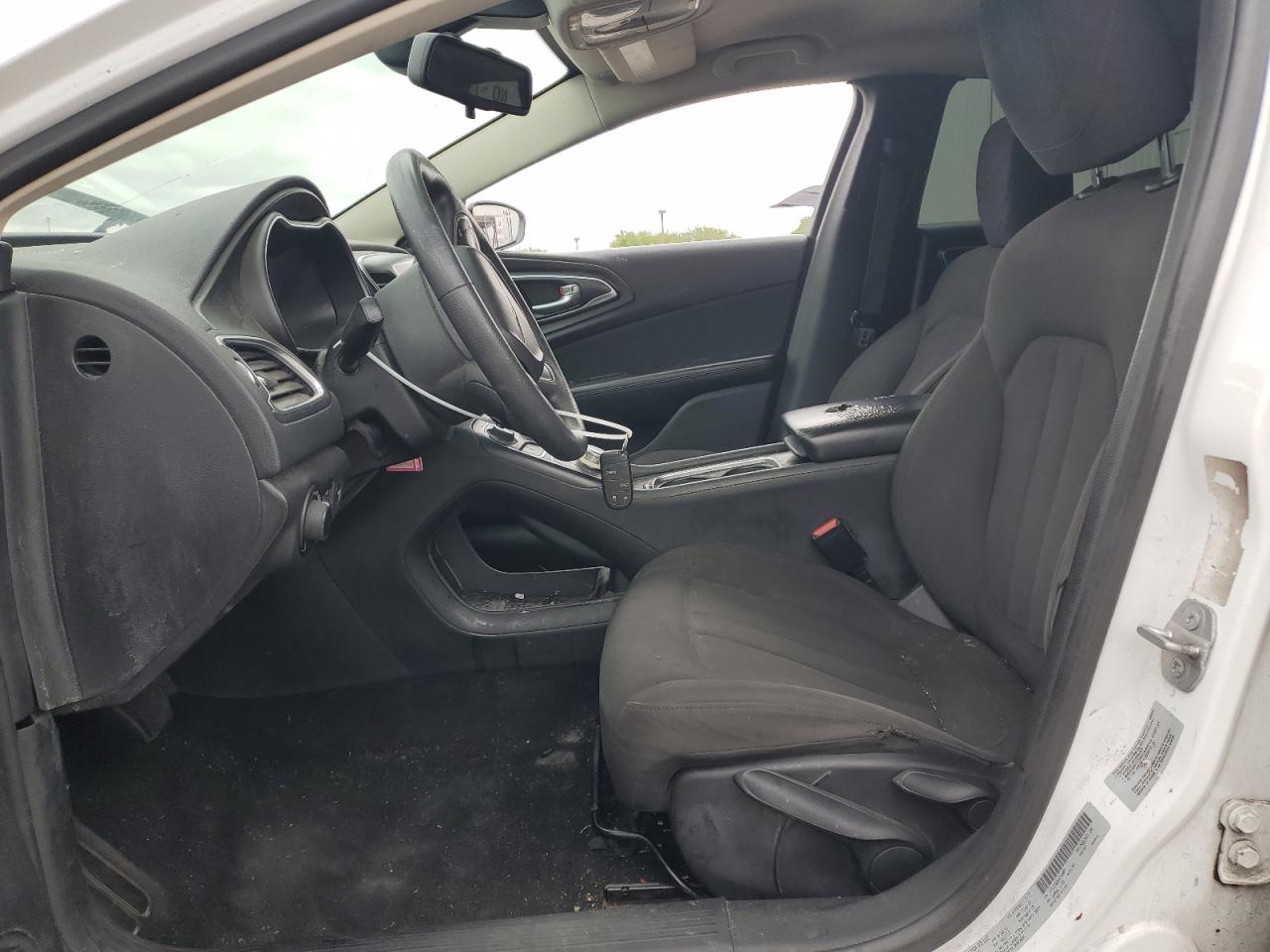 Chrysler 200 Limited Image 4