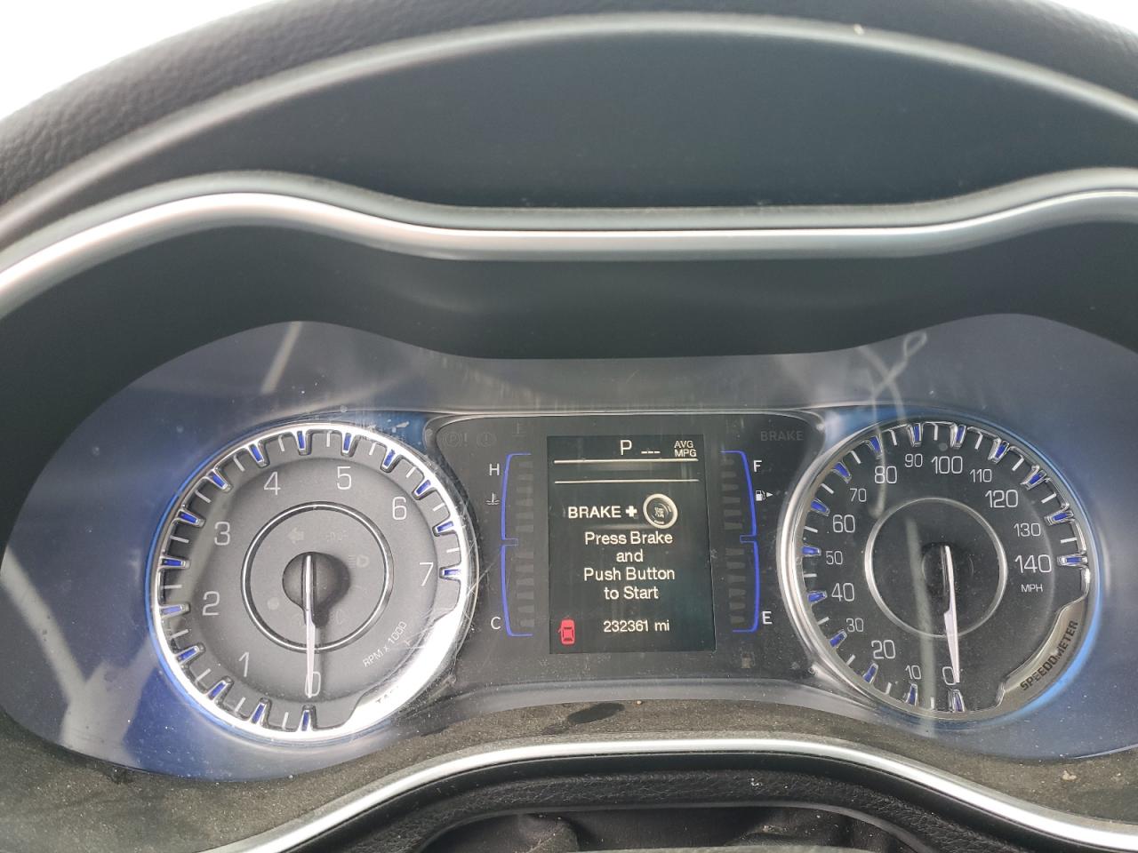 Chrysler 200 Limited Image 12