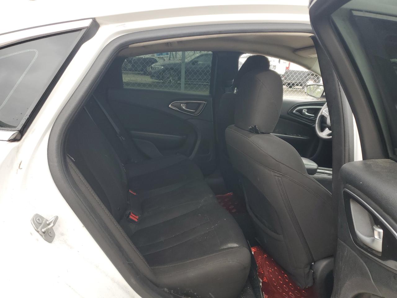 Chrysler 200 Limited Image 11