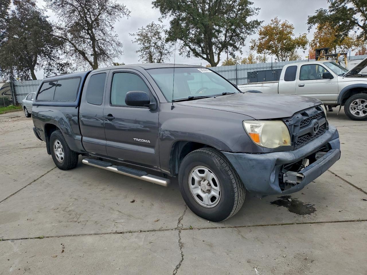 Toyota Tacoma Access Cab Image 3