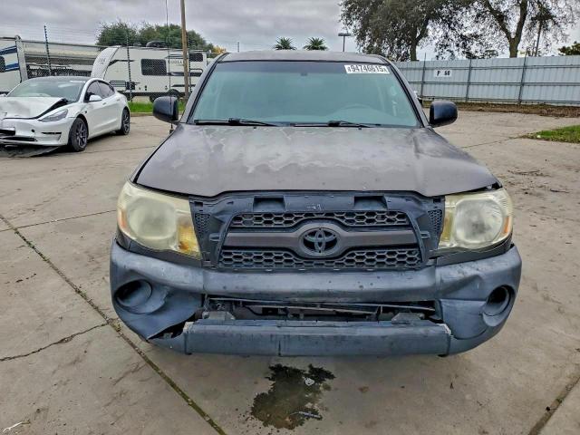 Toyota Tacoma Access Cab Image 2
