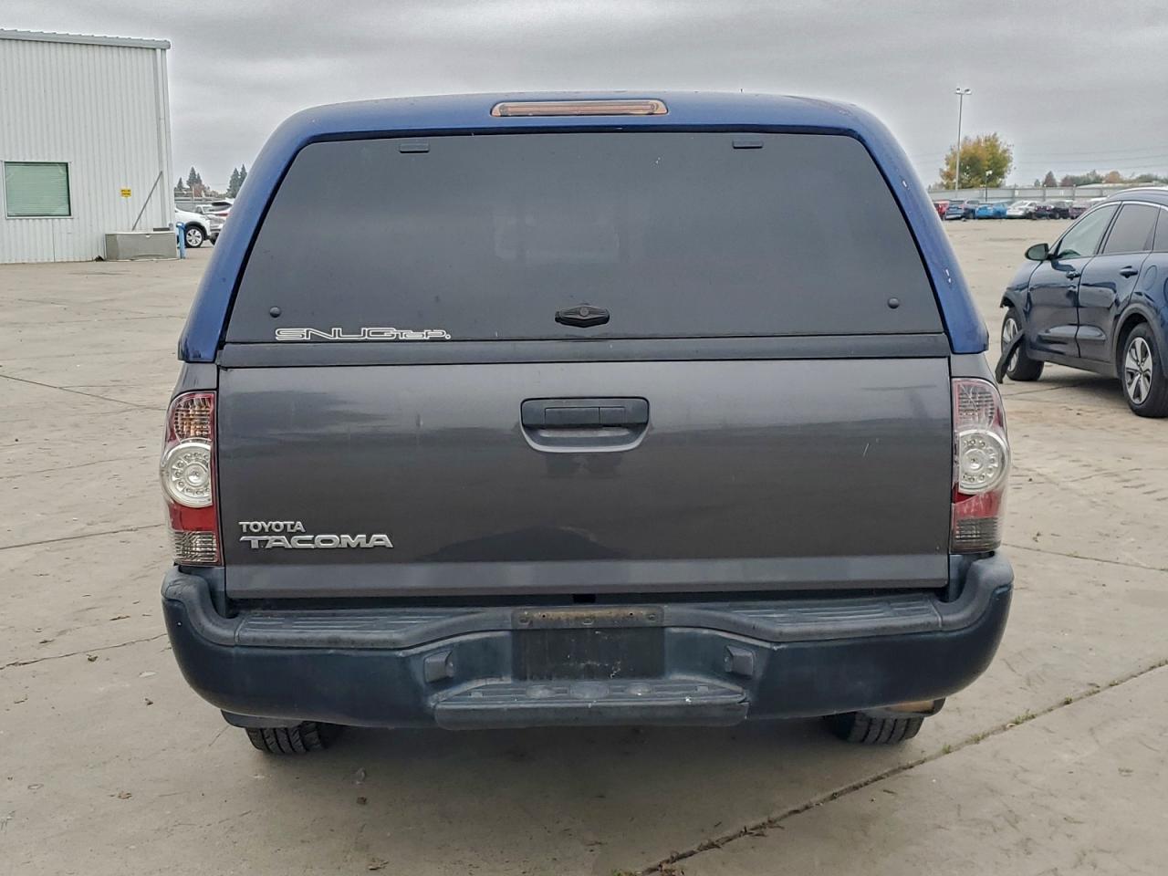 Toyota Tacoma Access Cab Image 8