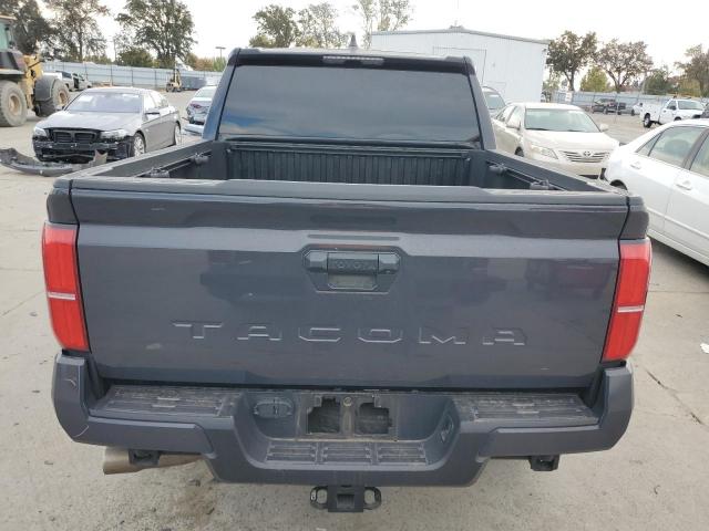 Toyota Tacoma Double Cab Image 4