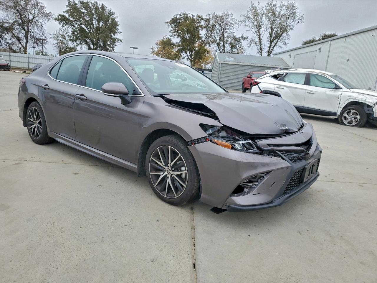 Toyota Camry Se Night Shade Image 2