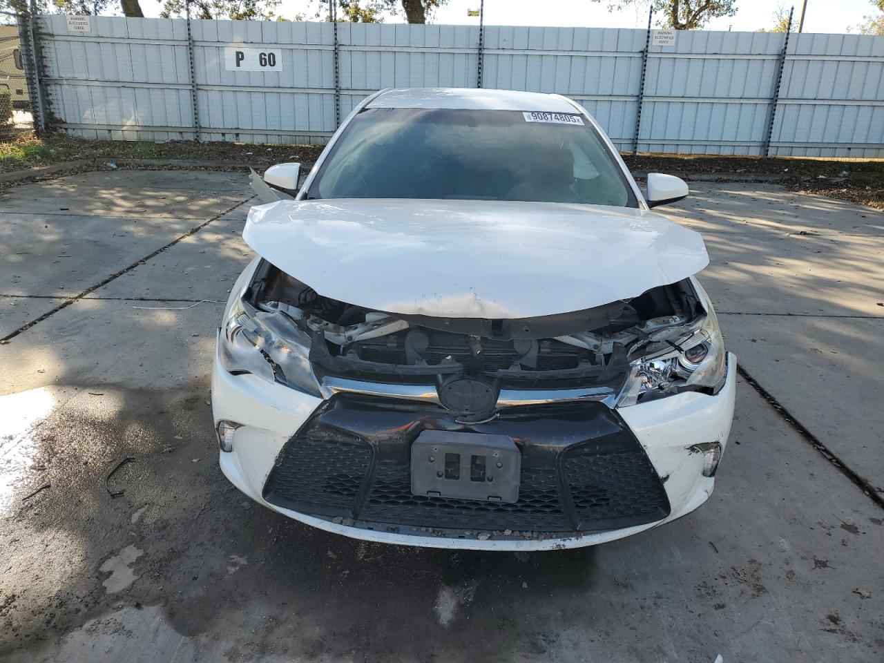 Toyota Camry Le Image 11