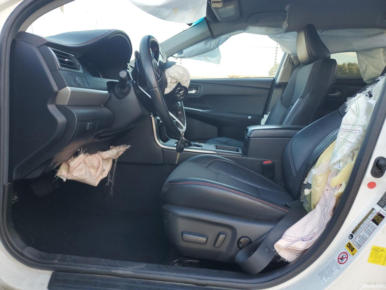 Toyota Camry Le Image 12