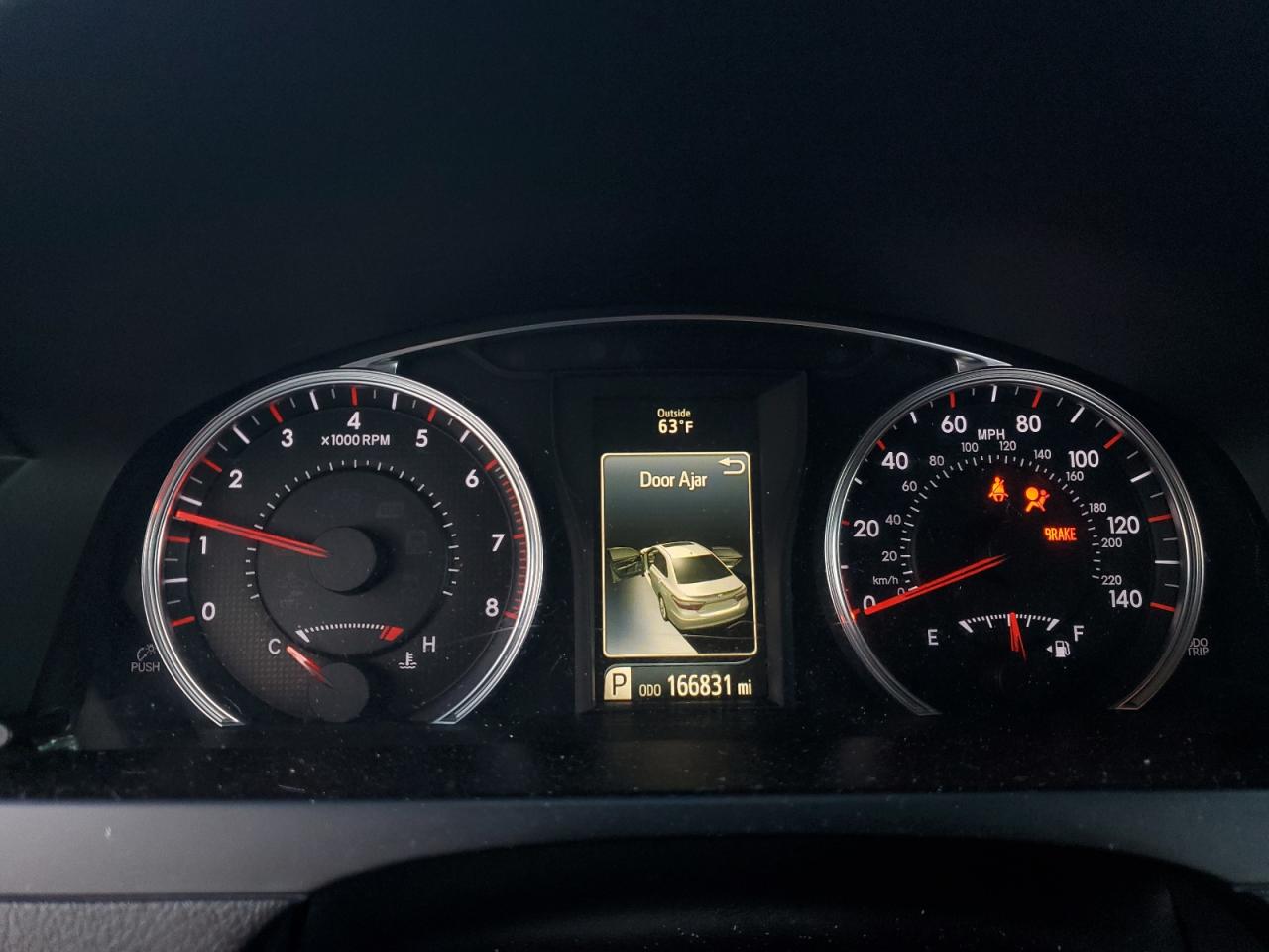 Toyota Camry Le Image 4