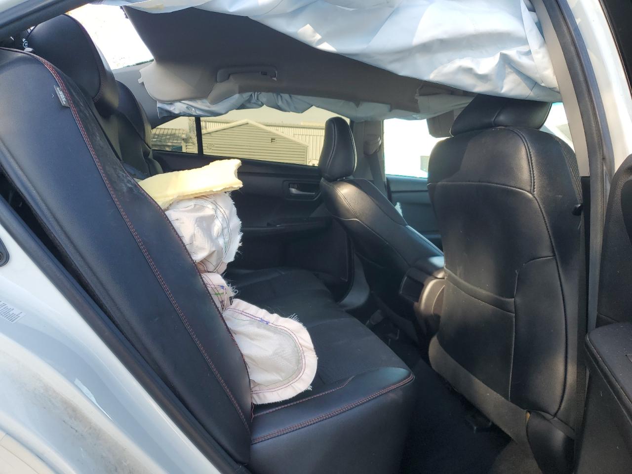 Toyota Camry Le Image 5