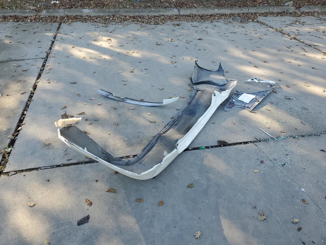 Toyota Camry Le Image 10