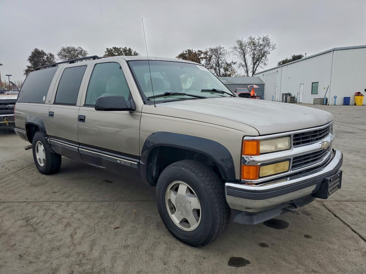 Chevrolet Suburban K1500 Image 5