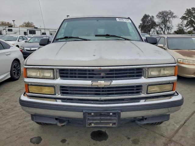 Chevrolet Suburban K1500 Image 3