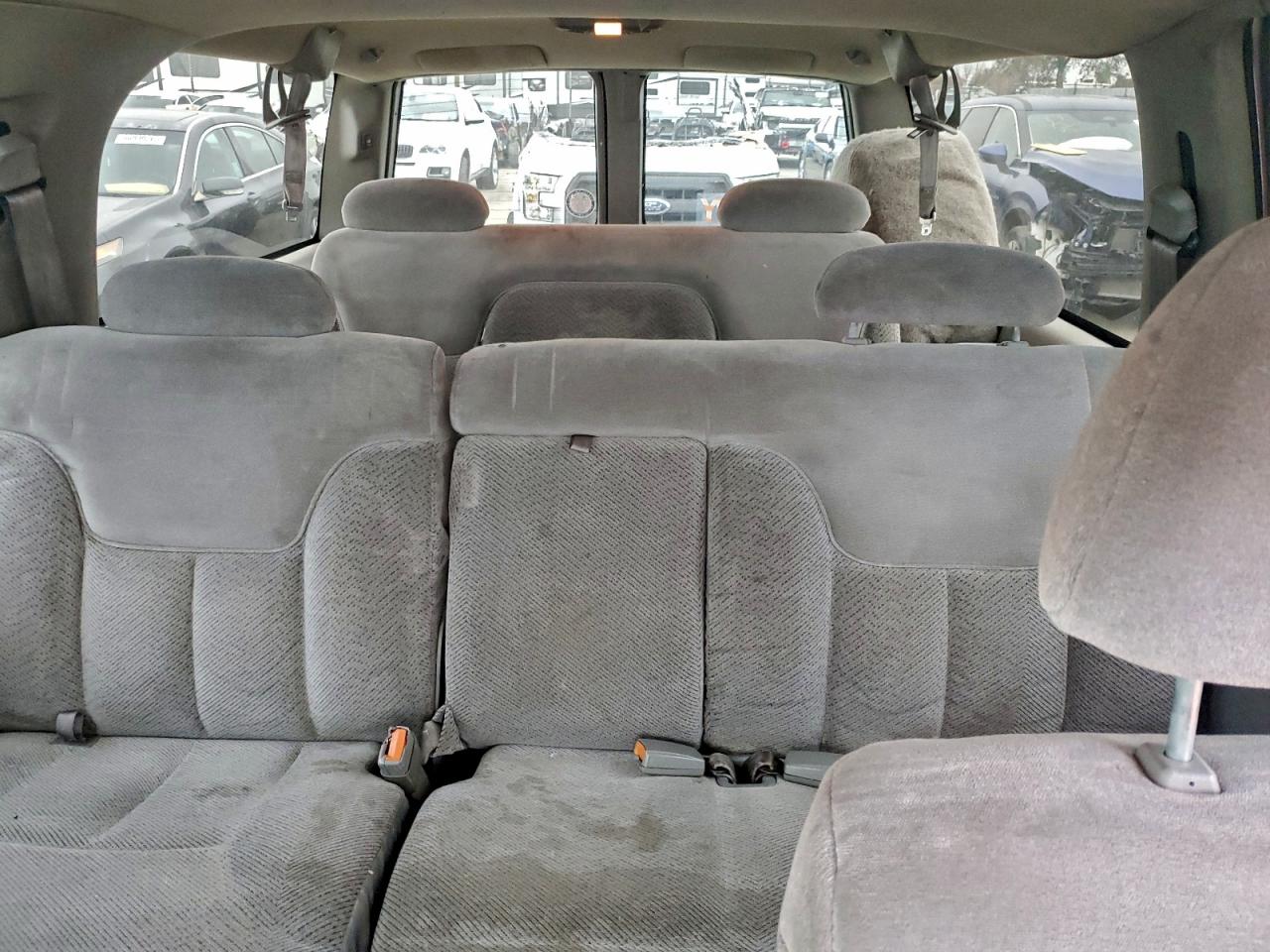 Chevrolet Suburban K1500 Image 13