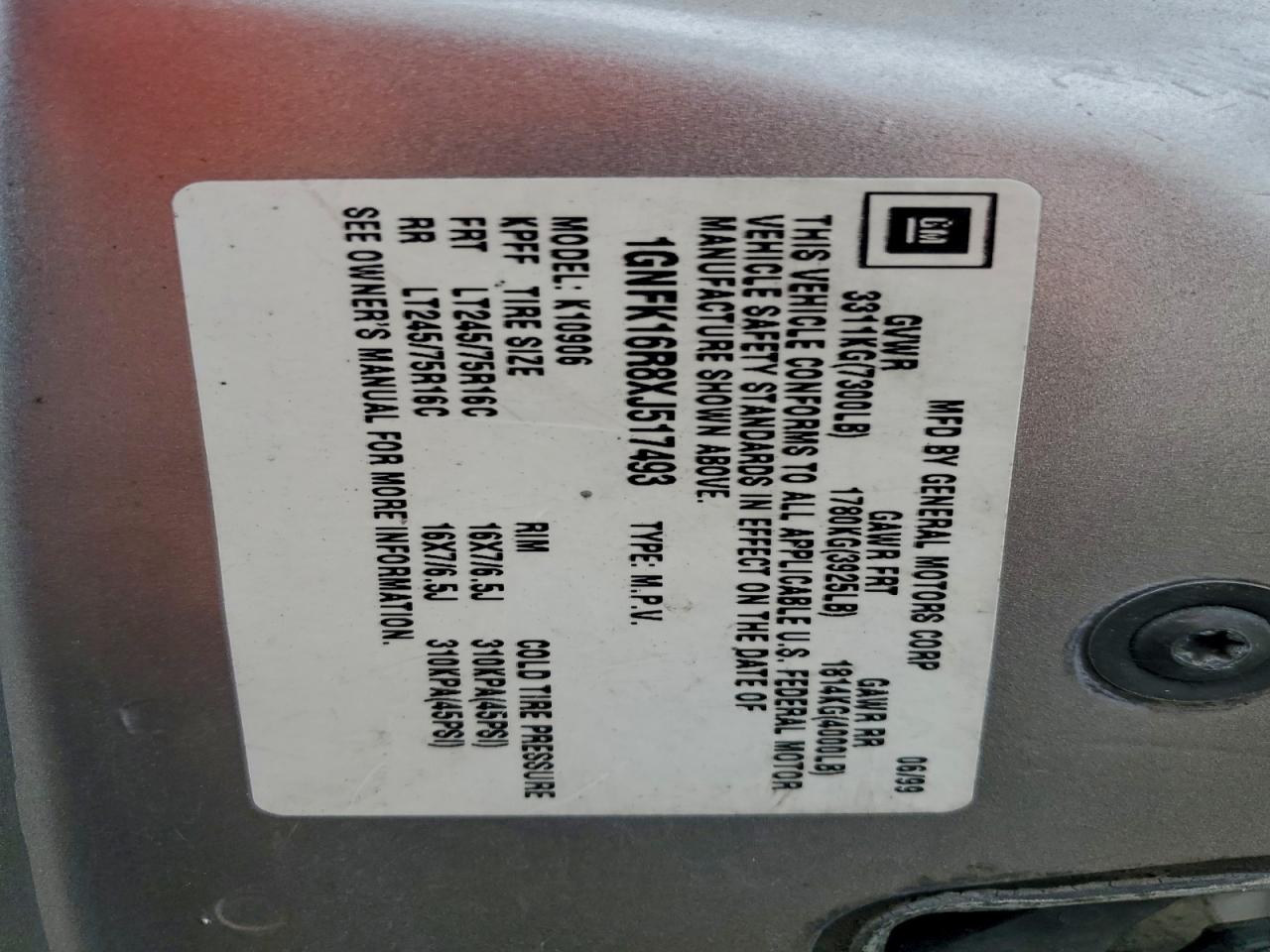 Chevrolet Suburban K1500 Image 12