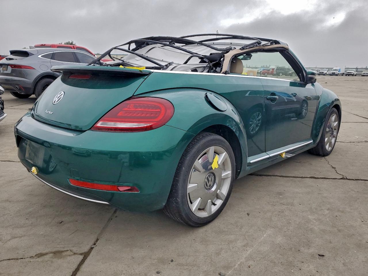 Volkswagen Beetle S/se Image 2